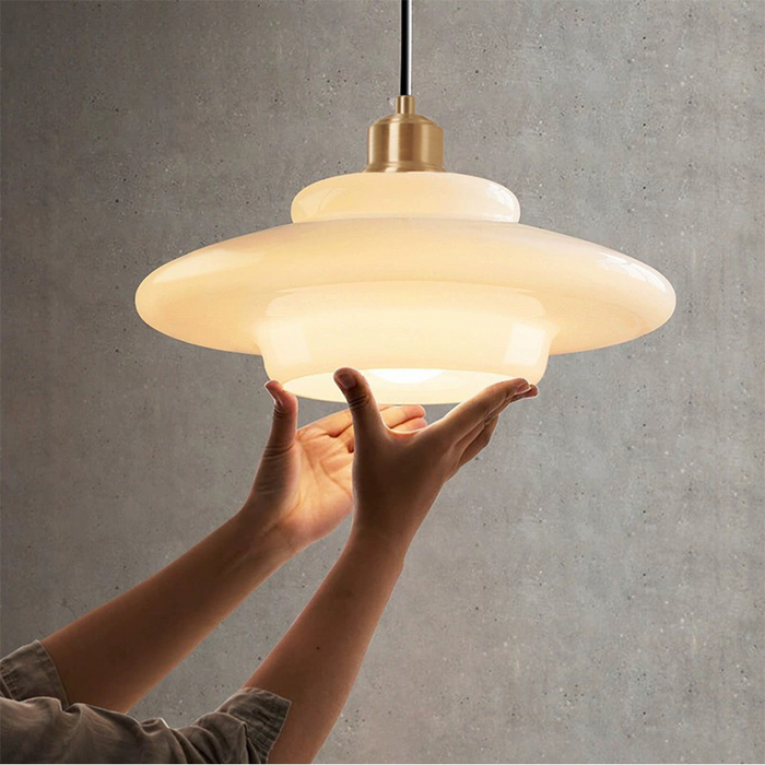 GlowIvory | Sanfte Elfenbein Glas Pendelleuchte – Elegantes Licht im Mid-Century Stil