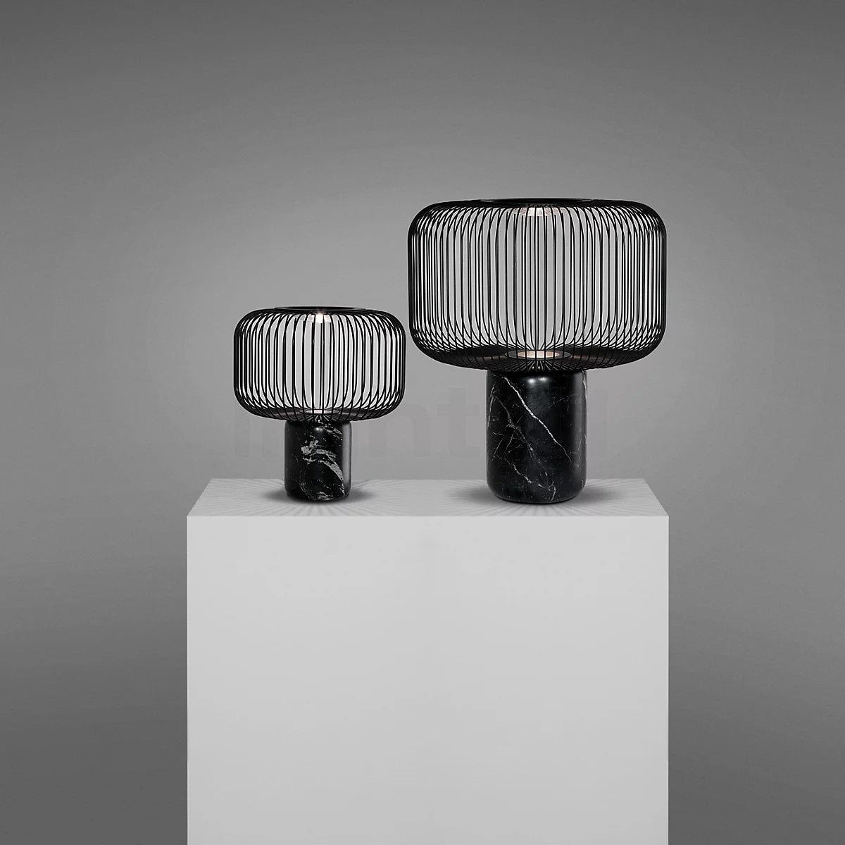 KeshiBeam™ Tischlampe – Elegante Design-Lampe mit schwarzem Marmorfuß & warmem Licht
