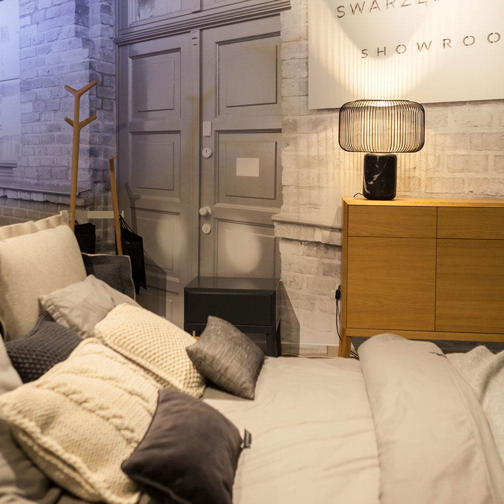 KeshiBeam™ Tischlampe – Elegante Design-Lampe mit schwarzem Marmorfuß & warmem Licht