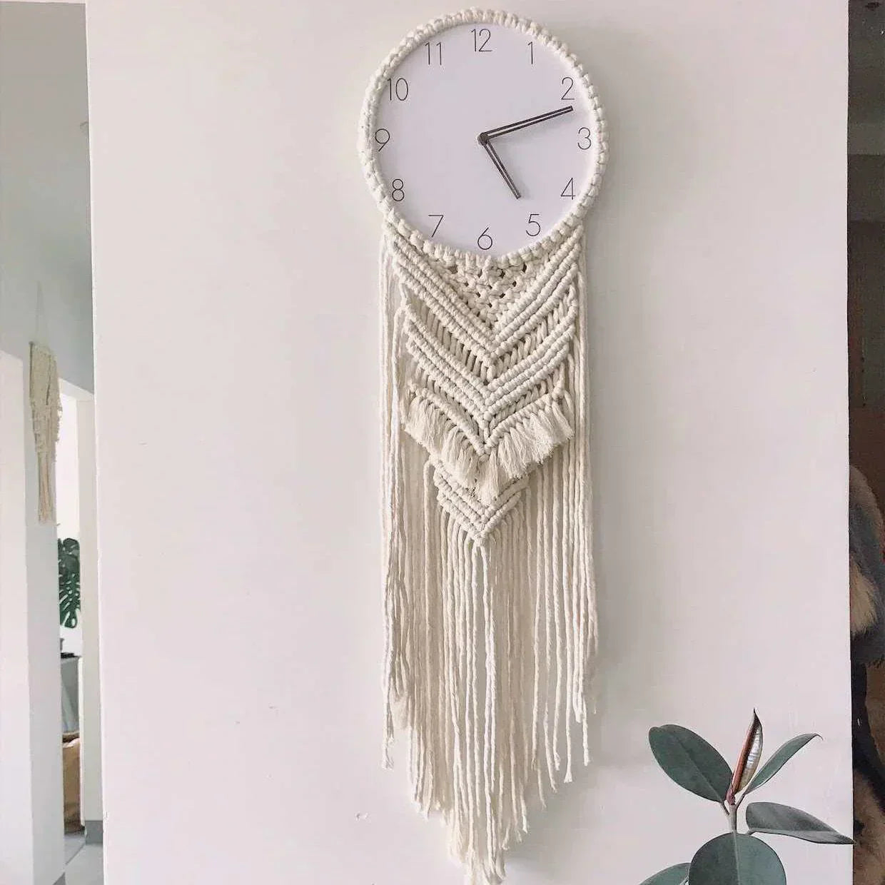 BohèmeTick™ – Handgefertigte Makramee-Wanduhr im Boho-Stil