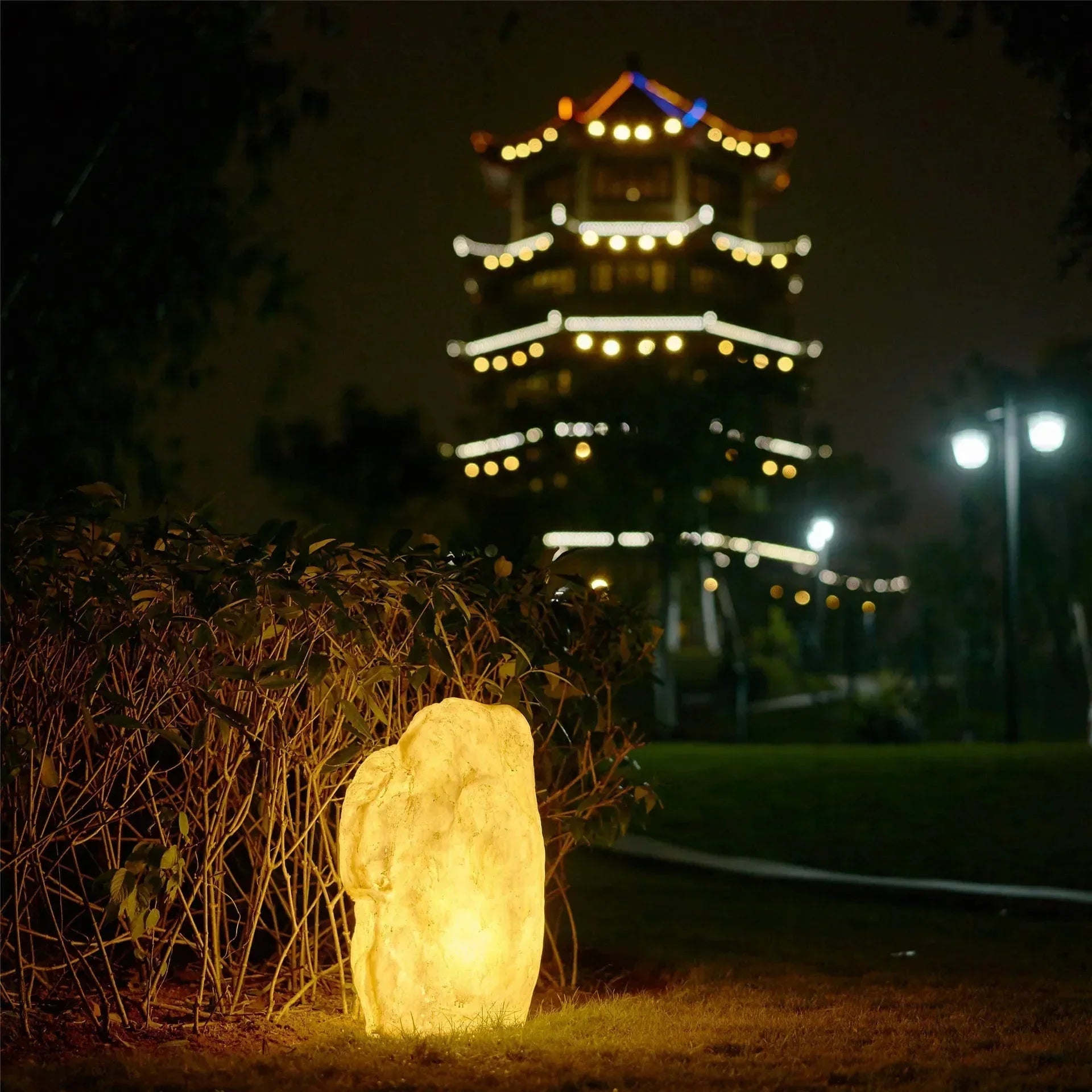 Vibrant Stone™ Outdoor Light – Naturstein-Optik Gartenleuchte für Wege & Landschaft