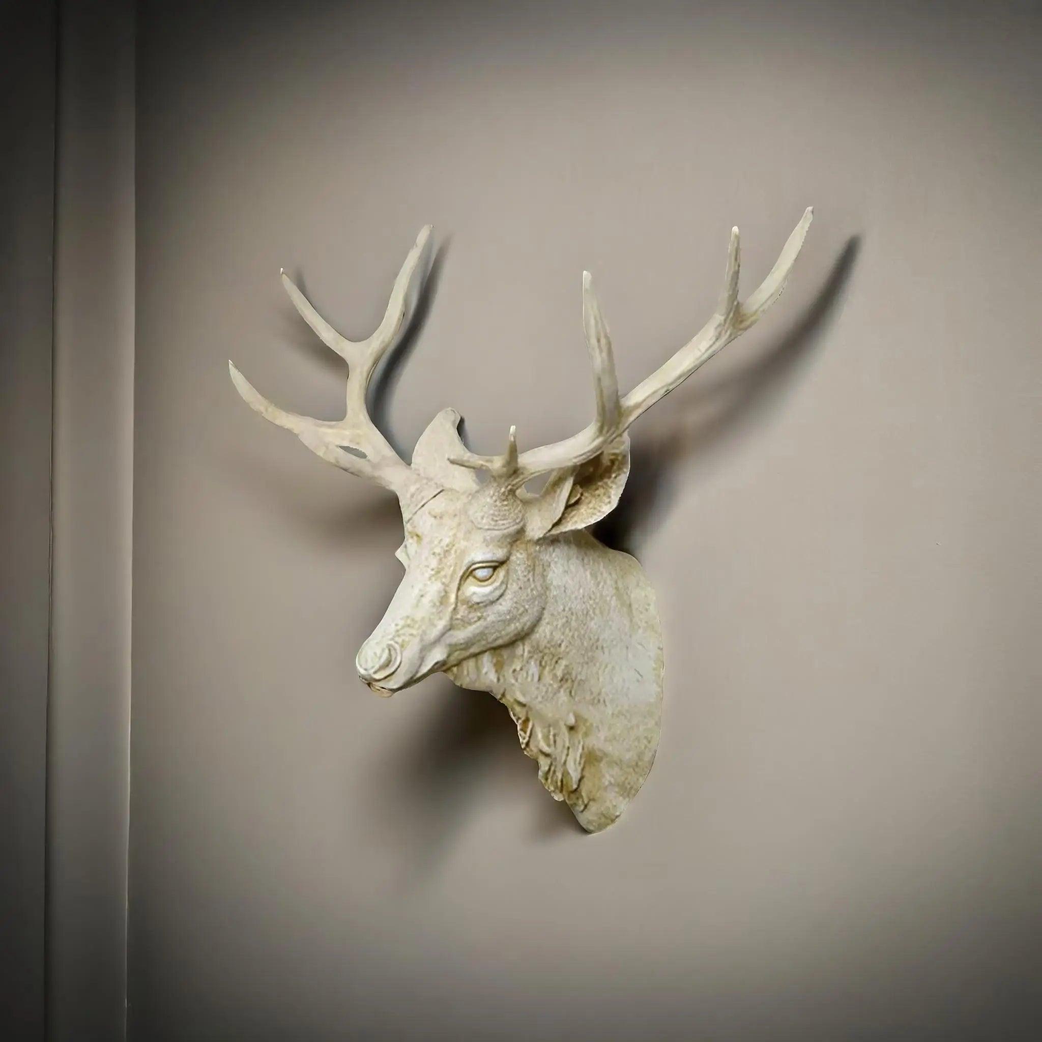 RoyalAntler™ Hirschkopf Wanddeko – Resin Hirsch Kopf 40×45 cm, moderne Wanddekoration, handgefertigt
