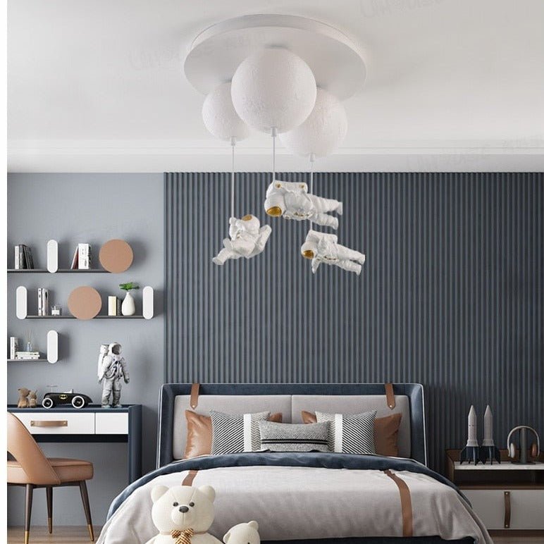 GalacticGlow™ Spaceman Deckenleuchte – Astronaut Mondlampe für Kinderzimmer