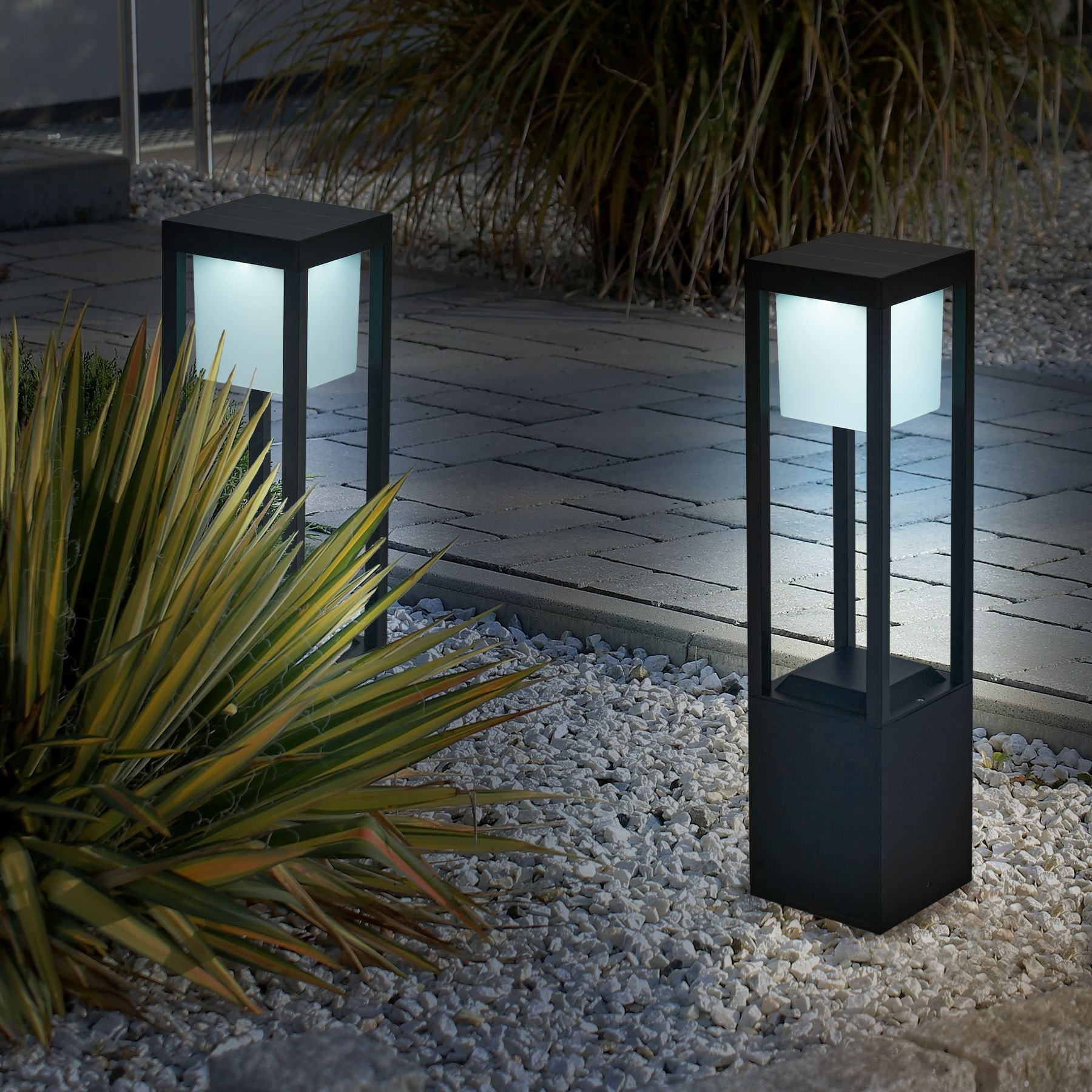 Nimbus Cube™ 60 cm Solar Garden Light – Moderne Solar-Außenleuchte mit warmweißem LED-Licht